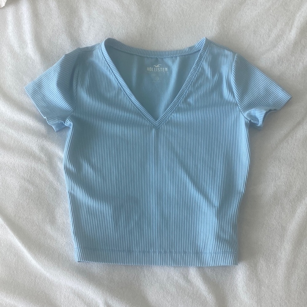 Hollister v neck tee
